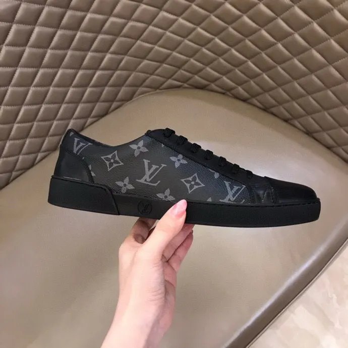 Ex-factory price: 400💰🇮🇹LV top purchasing agent🔍🔍men's🚹 counter sales simultaneously, code number: 38-44#, 🇮🇹Special printing imported from Italy with imported cowhide, all imported Yangli, 💪💪, a complete 1⃣️ to 1⃣️ replica 🇮🇹💪💪, ⚠Sole: Original sole provided by the original factory, exclusive molded sole for super comfort, ⚠Original factory follow-up goods, 🔍🔍high quality